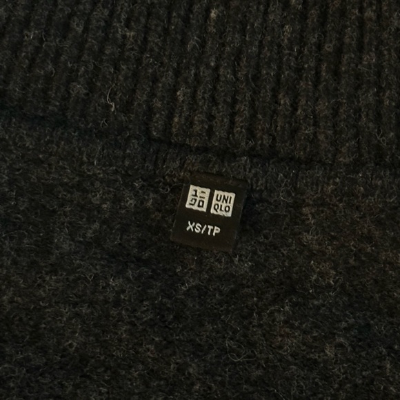 Uniqlo Grey Wool Turtleneck - Picture 7 of 7